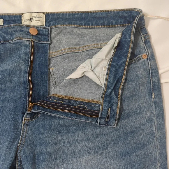 Universal Thread High-Rise Slim Straight Jeans, Color Light Blue Size 16/33S - Picture 5 of 13